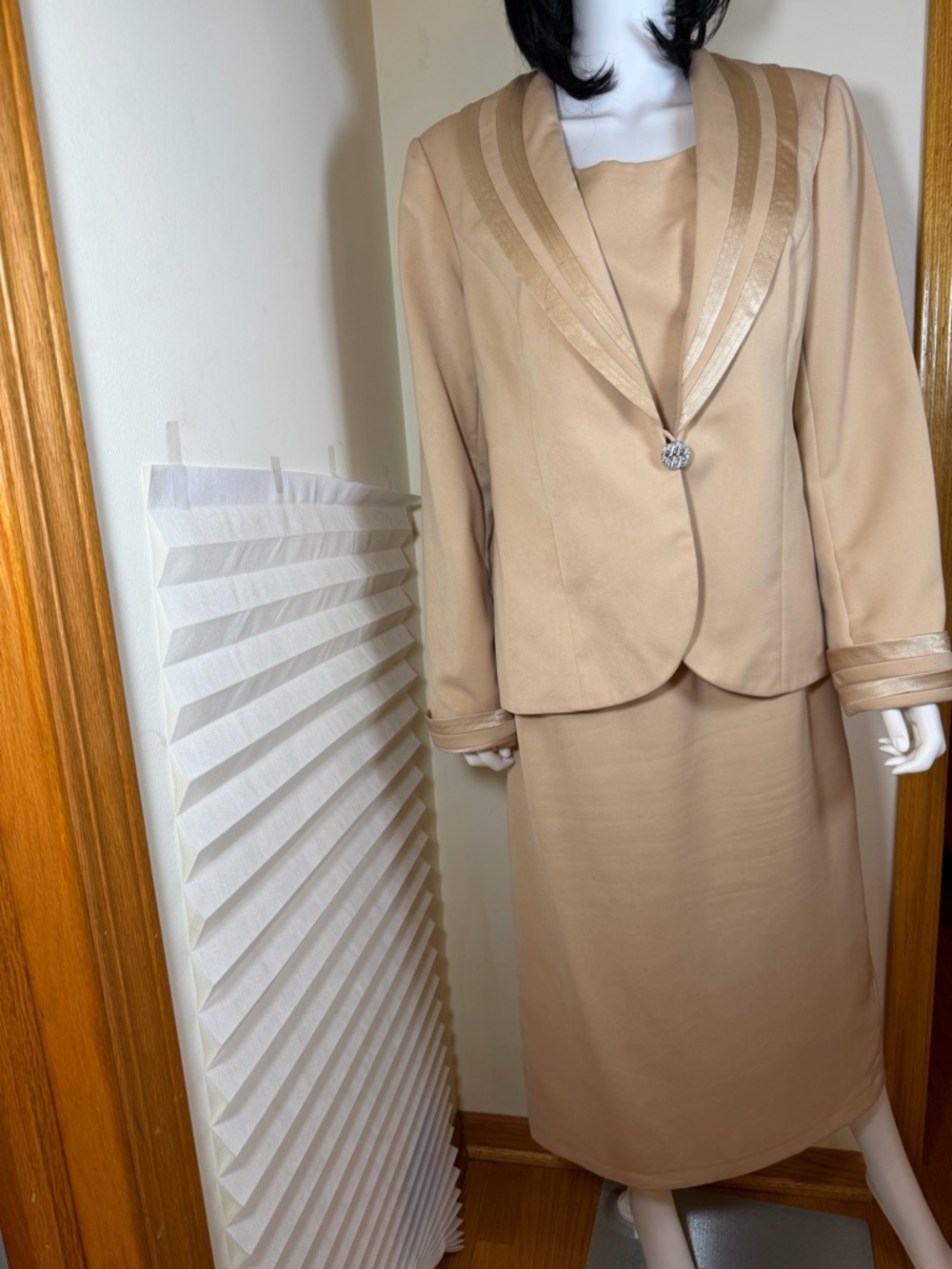 ML STUDIO Beige Two-Piece Skirt Set